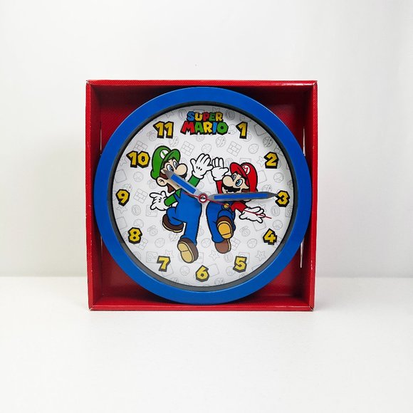 Nintendo Super Mario Bros Luigi 10" Analog Wall Clock: Perfect for Kid's room - Picture 1 of 8